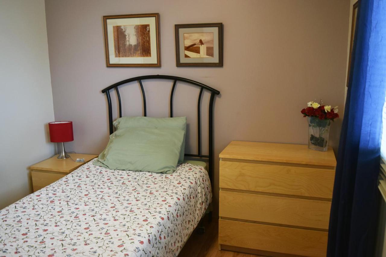 The Dewberry Homestay B&B Edmonton Exteriör bild