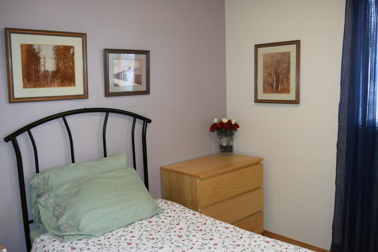 The Dewberry Homestay B&B Edmonton Exteriör bild