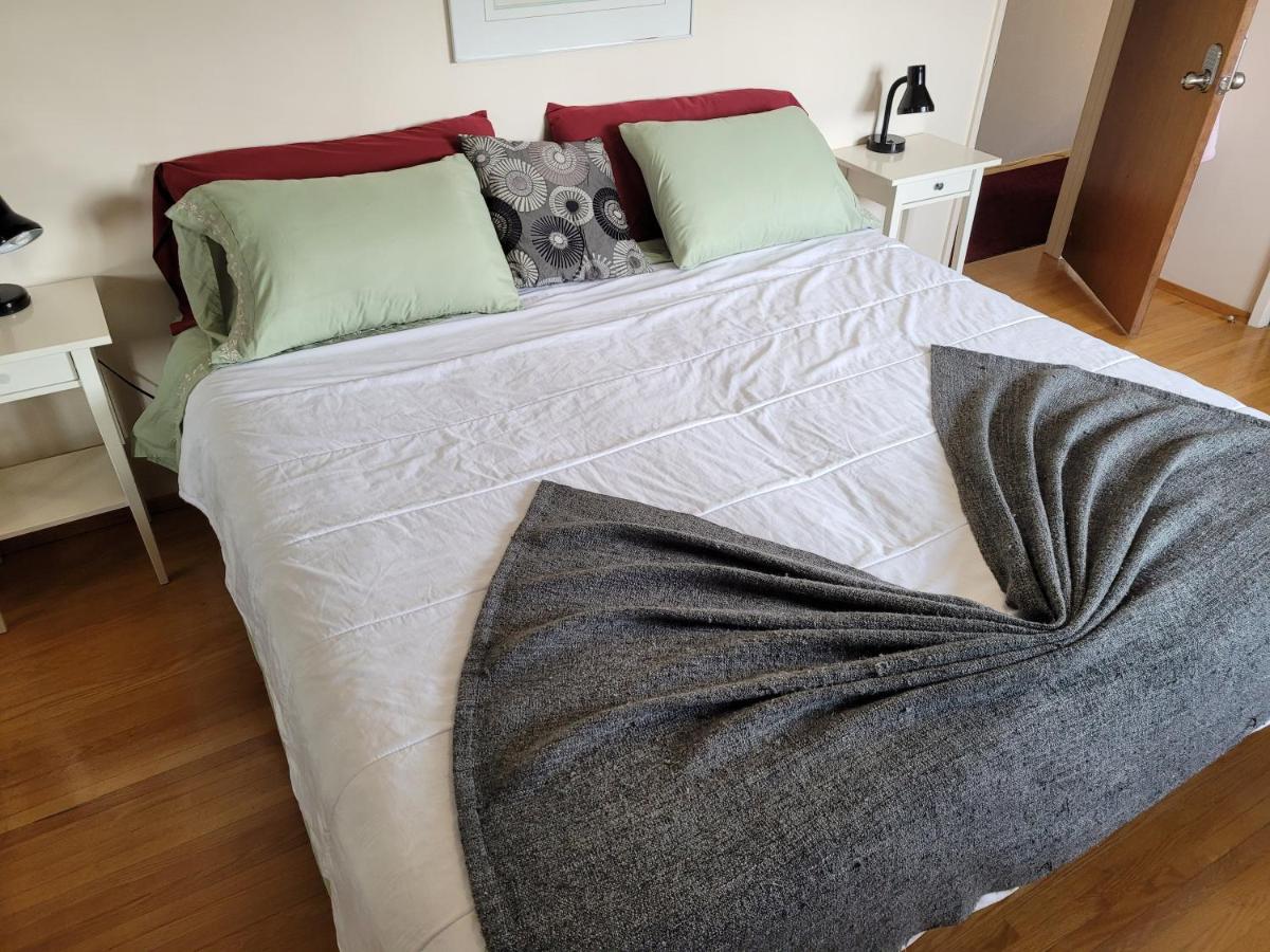 The Dewberry Homestay B&B Edmonton Exteriör bild