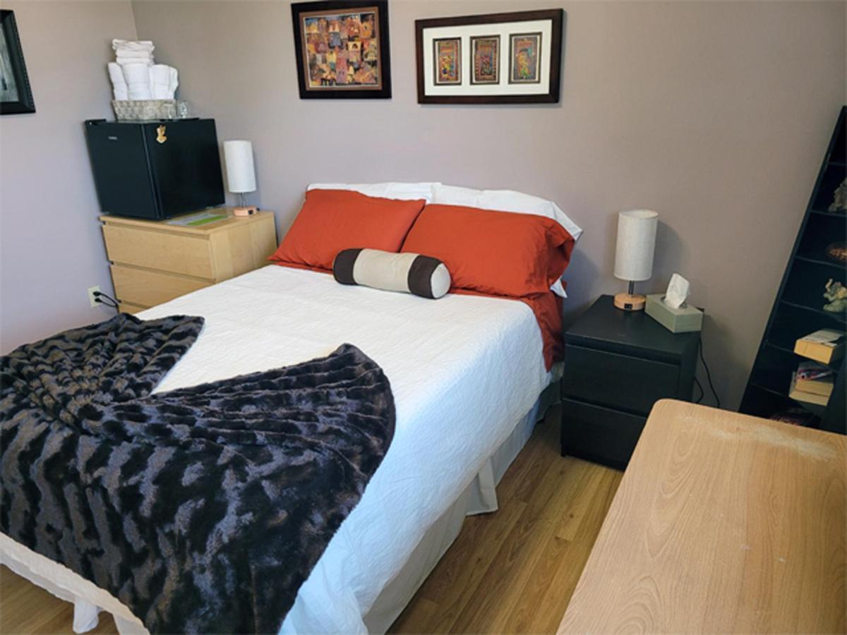 The Dewberry Homestay B&B Edmonton Exteriör bild