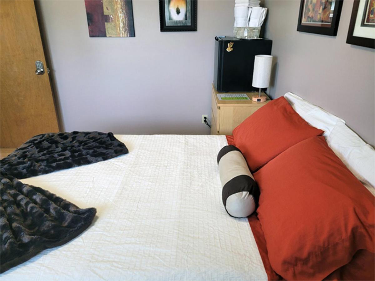 The Dewberry Homestay B&B Edmonton Exteriör bild