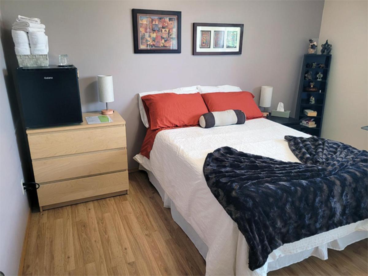 The Dewberry Homestay B&B Edmonton Exteriör bild
