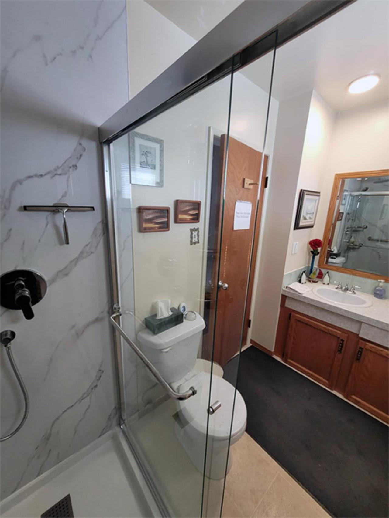 The Dewberry Homestay B&B Edmonton Exteriör bild