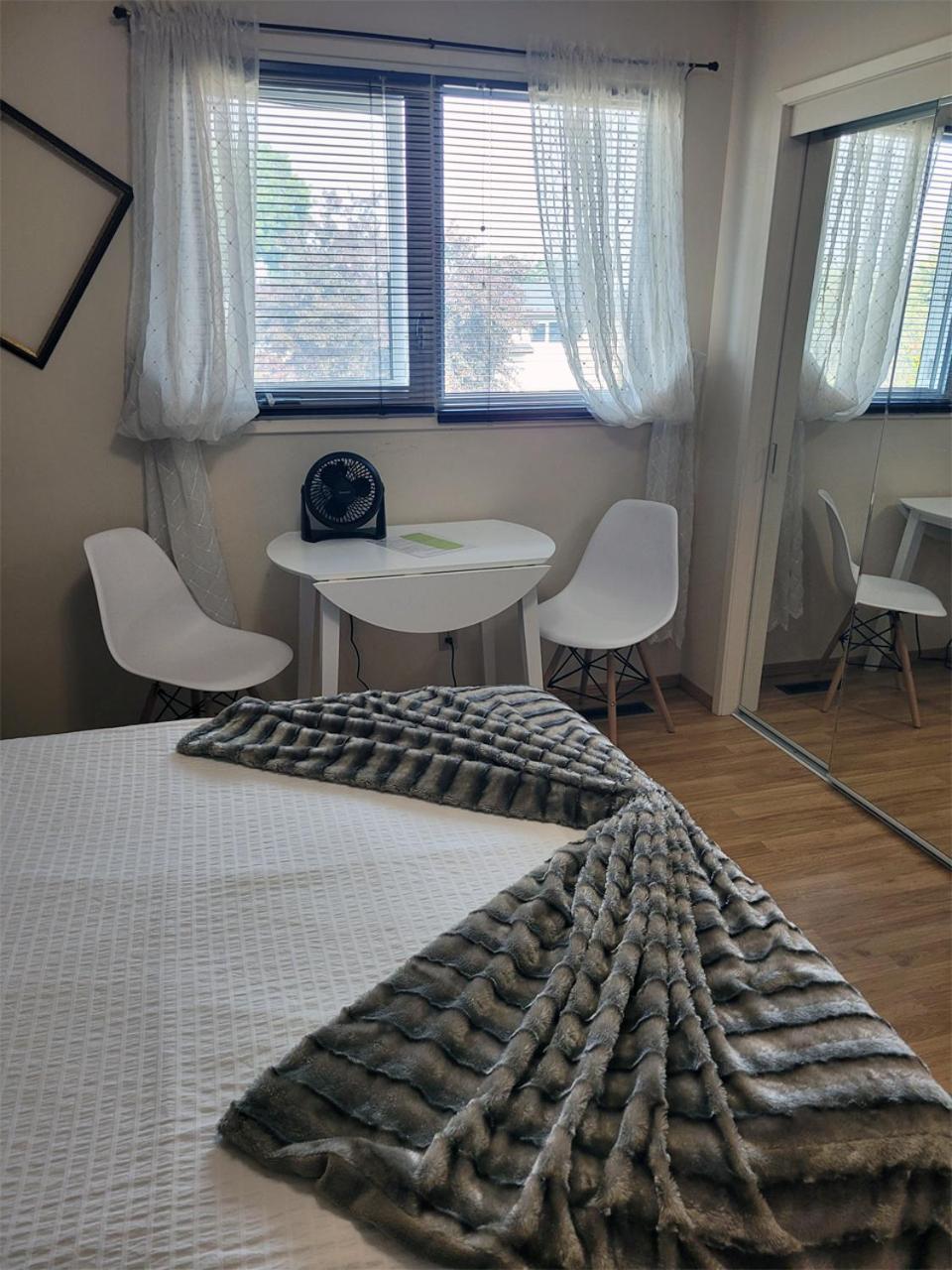 The Dewberry Homestay B&B Edmonton Exteriör bild